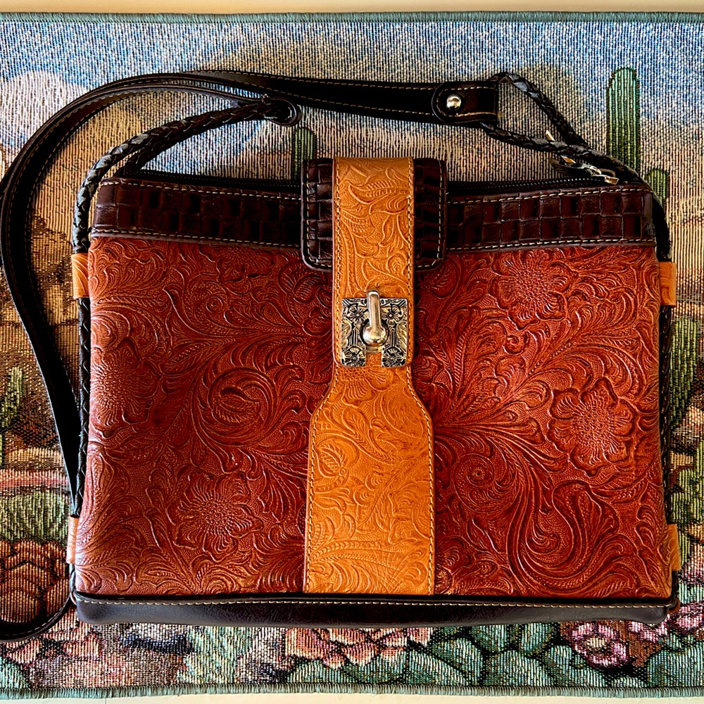 Marc Chantal Western style crossbody bag